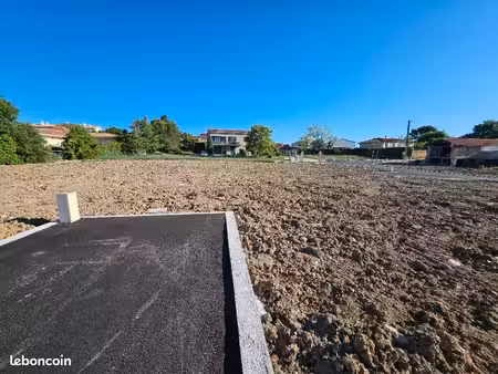 terrain 359 m² greasque
