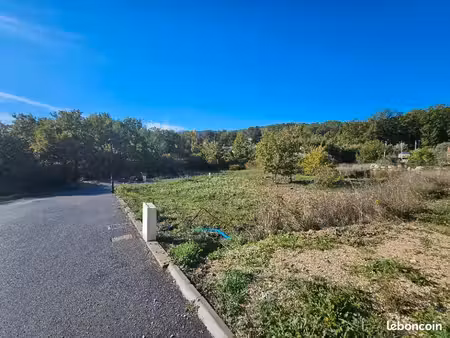 terrain 610 m² greasque