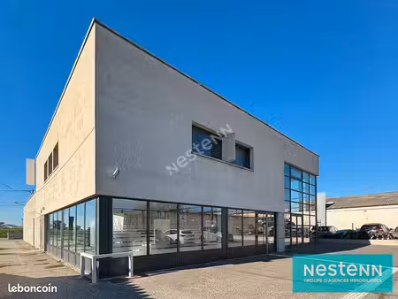 local commercial 230 m² istres