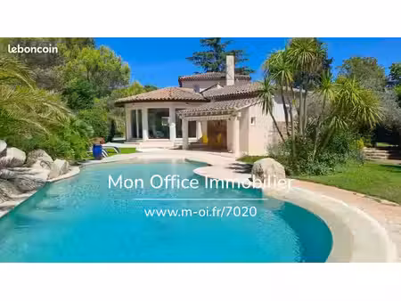 maison 7 pièces 240 m²