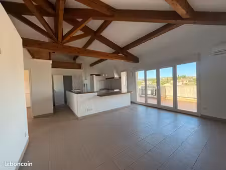 dans un petit immeuble  t3 de 68 m² avec une terrasse de 28 m² exposé sud est