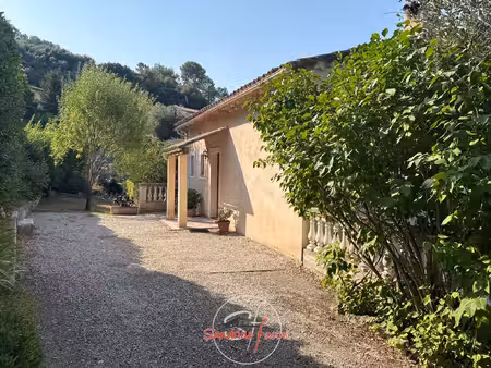 gilette villa 5 pièces avec vaste terrain et vue dégagée