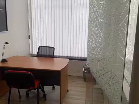 bureau meublé et équipé