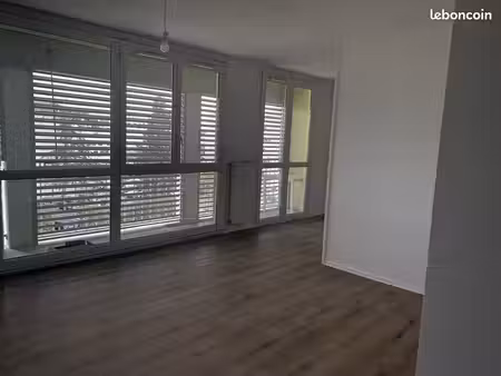 appartement t4- 2 chambres avec salon+salle à manger  cuisine et salle de bain entièrement