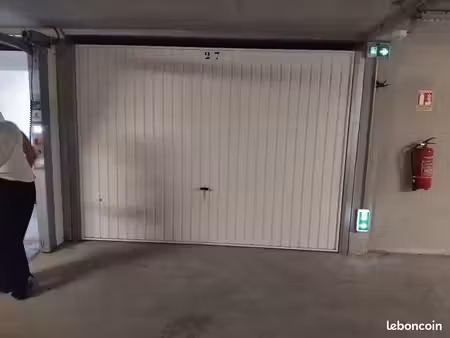 grand box fermé 15 3m2 - largeur 3 06m