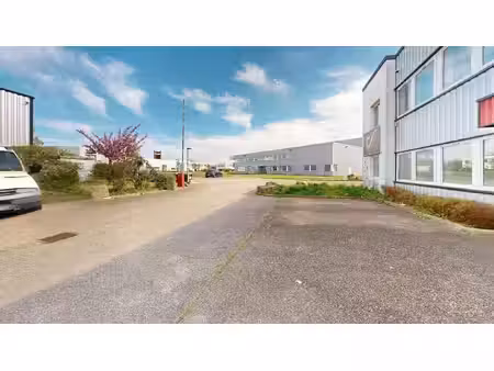 local d'activités à vendre