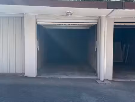 box / garage fermé  métro hénon (croix rousse  lyon 4e)