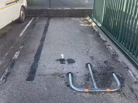 place de parking extérieure sécurisé – van / camping-car / voiture