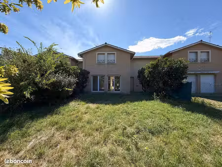 maison familiale de 110 m² avec jardin clos — charly (69)