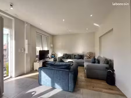 à louer – superbe t3 rénové de 71 m² – décines centre / grand large