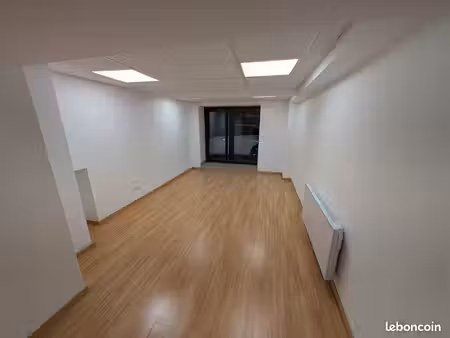 bureau indépendant 18 86 m² – neuville-sur-saône centre – idéal profession libérale/pro