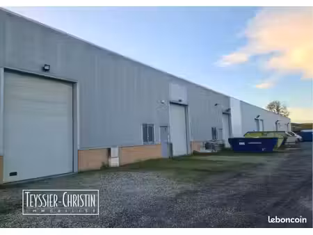 local 160 m² grigny