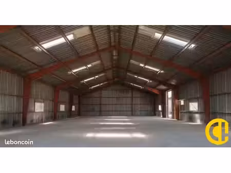 local commercial 1 300 m²