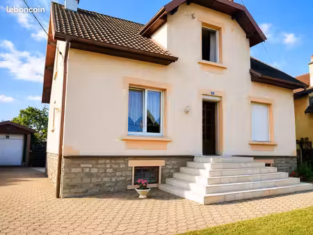 maison familiale de caractère avec piscine sur un terrain de 1 550 m² – luxeuil-les-bains