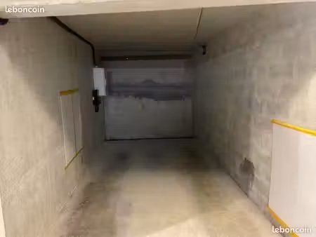 box avec borne de recharge