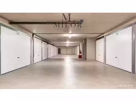parking/box 1 pièce 15 m²