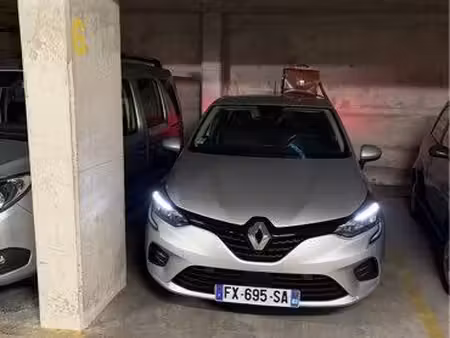 place de parking sécurisée