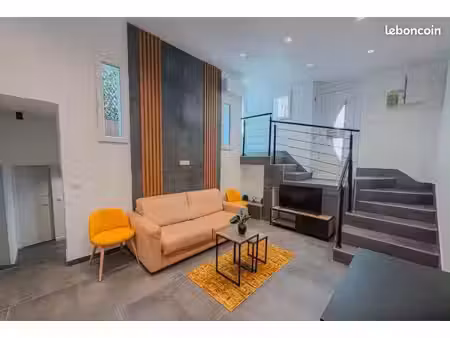t2 meublé en duplex à cannes – bail mobilité
