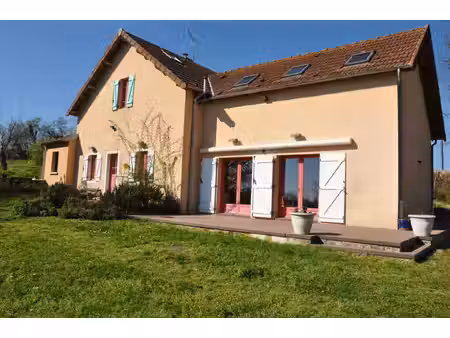 belle villa atypique de 165 m2  avec une parcelle de terrain de 12327 m2