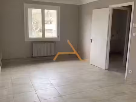 location maison 2 pièces 45 m² à dieulefit (26220)  530 €