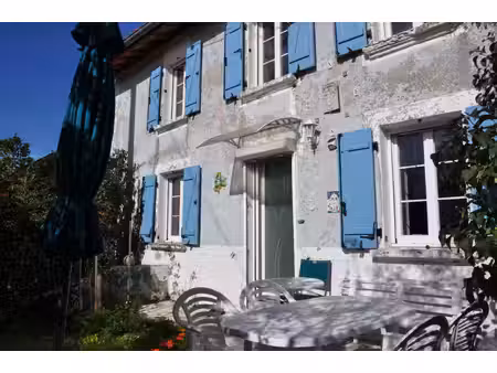 ancienne fermette rénovée avec goût et authenticité  de 88 m2 habitables  sur un terrain..