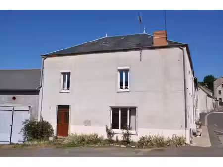 belle maison de bourg avec 4 chambres  grange  étables  beau potentiel