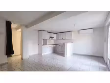 appartement t3 en rez-de-chaussée avec extérieur privatif proche commodités