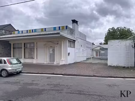 immeuble commercial  salle de réunion  habitation.