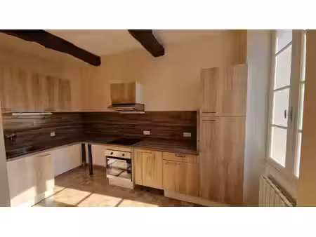 appartement rénové  2 pièces  une chambre.