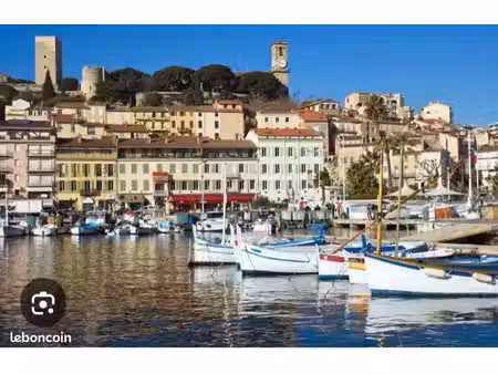 magnifique local commercial vieux port 25m2 tous commerces