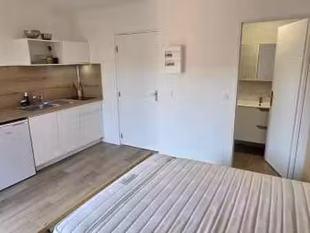 location appartement t1 meublé aux essarts-le-roi (78690) : à louer t1 meublé / 24m² les e