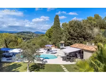 villa 8 pièces 200 m²