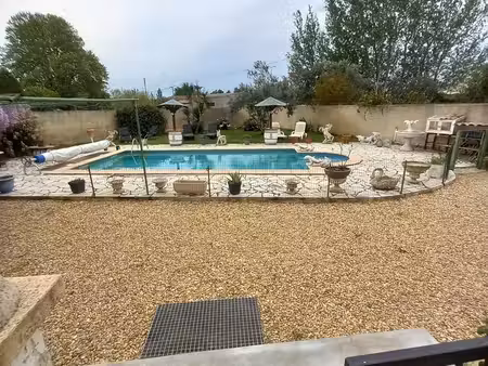 villa 136 m2 et 84 m2 de dépendances