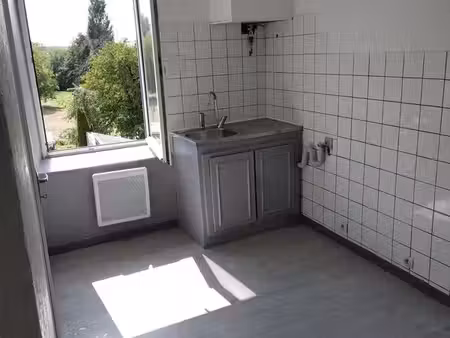 location f2 à colombier fontaine