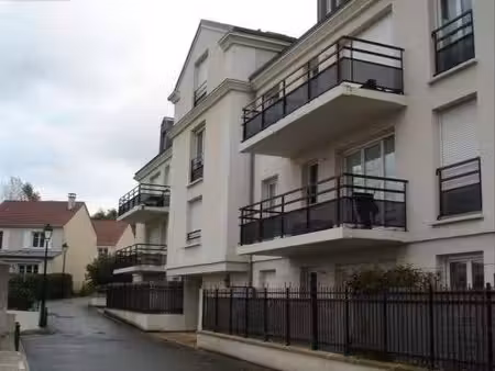 f2 46 m2 vide au calme et sans vis-à-vis avec terrasse et parking sous-sol