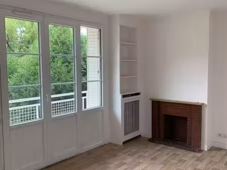 savigny sur orge f3/4 66m2 loyer 1189 euros quartier gare  vue dur espace arbore
