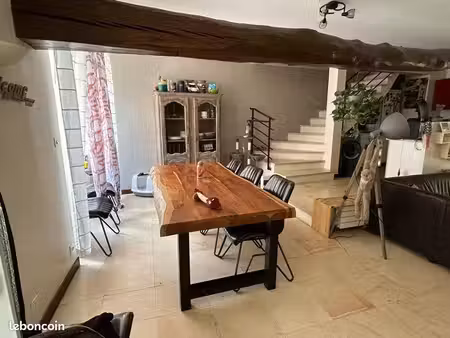 maison de 83m3 situé en plein centre du village viticole de meursault avec tous les commer
