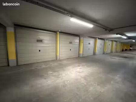 parking/box 13 m² paris