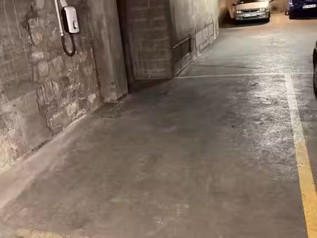 grand parking suv avec borne électrique – paris 12e