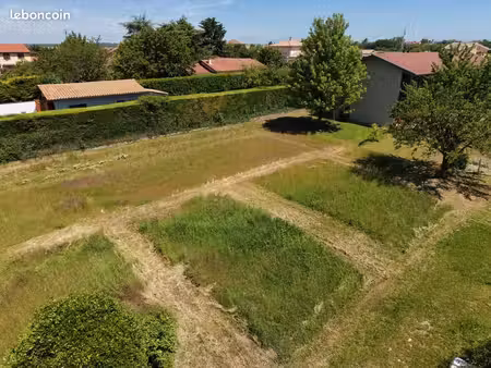 terrain 450 m² neyron