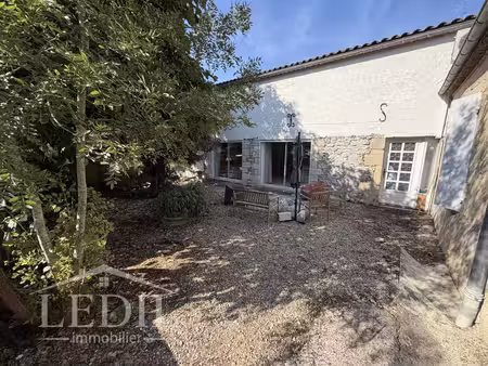 propriété de campagne avec dépendances et terrain