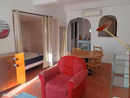 loue grand studio meublé