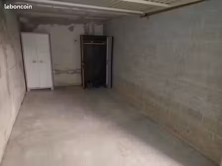 loue garage 15 m2 à frejus