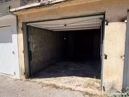 parking/box 14 m² toulon