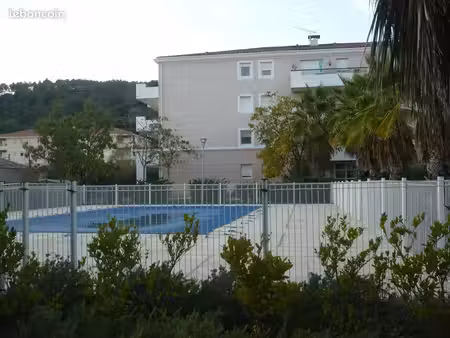 appartement résidentiel avec piscine