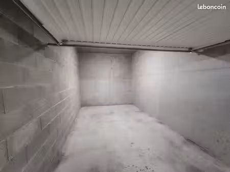garage box fermé sécurisé - frontière