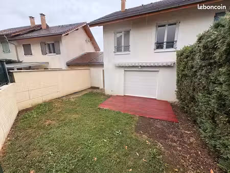 a louer- jolie maison mitoyenne de 75 m² à collonges