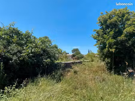 terrain 350 m² cuers