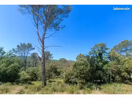 terrain 1 056 m² le thoronet