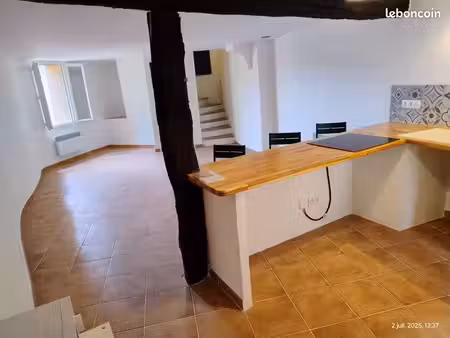 maison de village entièrement rénovée – env. 107 m² – cour extérieure arborée + terrasse –